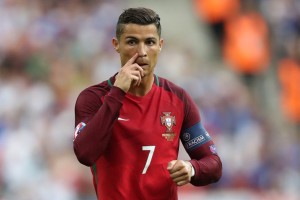 乐鱼官方登录入口-拜仁15场全胜领跑德甲，孔帕尼带队跑动距离跃居榜首，拜仁zirkzee